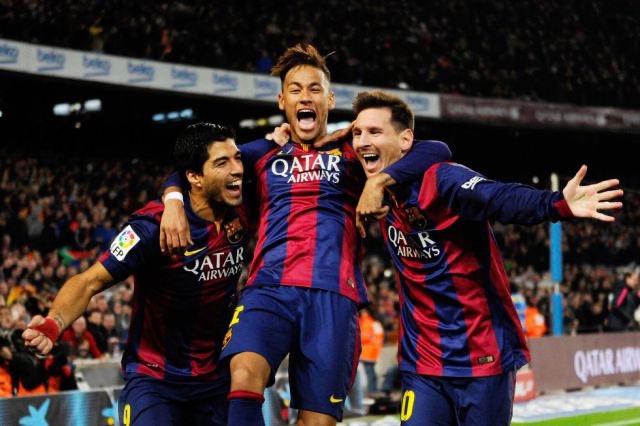 FOTO mítica 2015 signada pels jugadors Suárez Neymar Messi Camp Nou FC Barcelona Albert Gea (fotògraf)