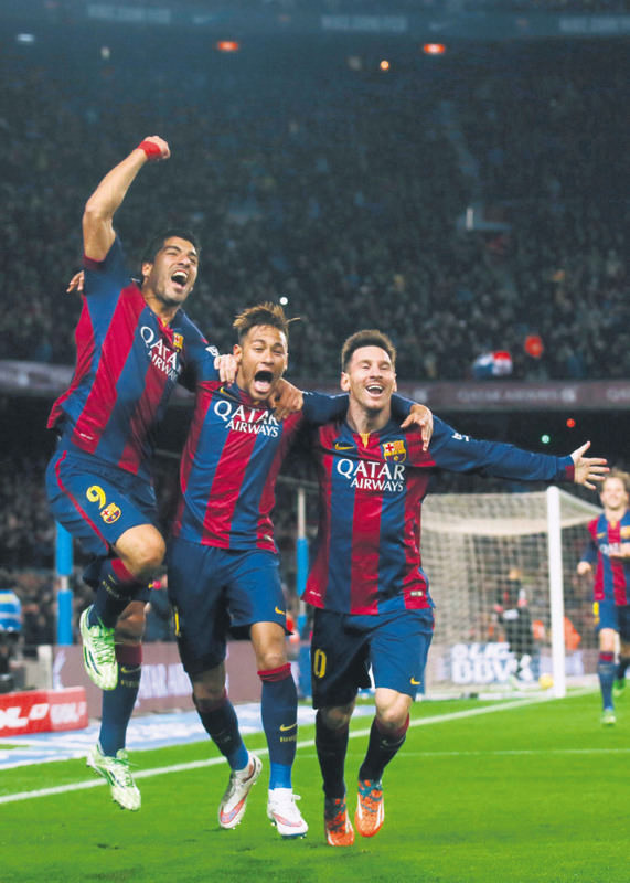 FOTO mítica 2015 signada pels jugadors Suárez Neymar Messi Camp Nou FC Barcelona Albert Gea (fotògraf)