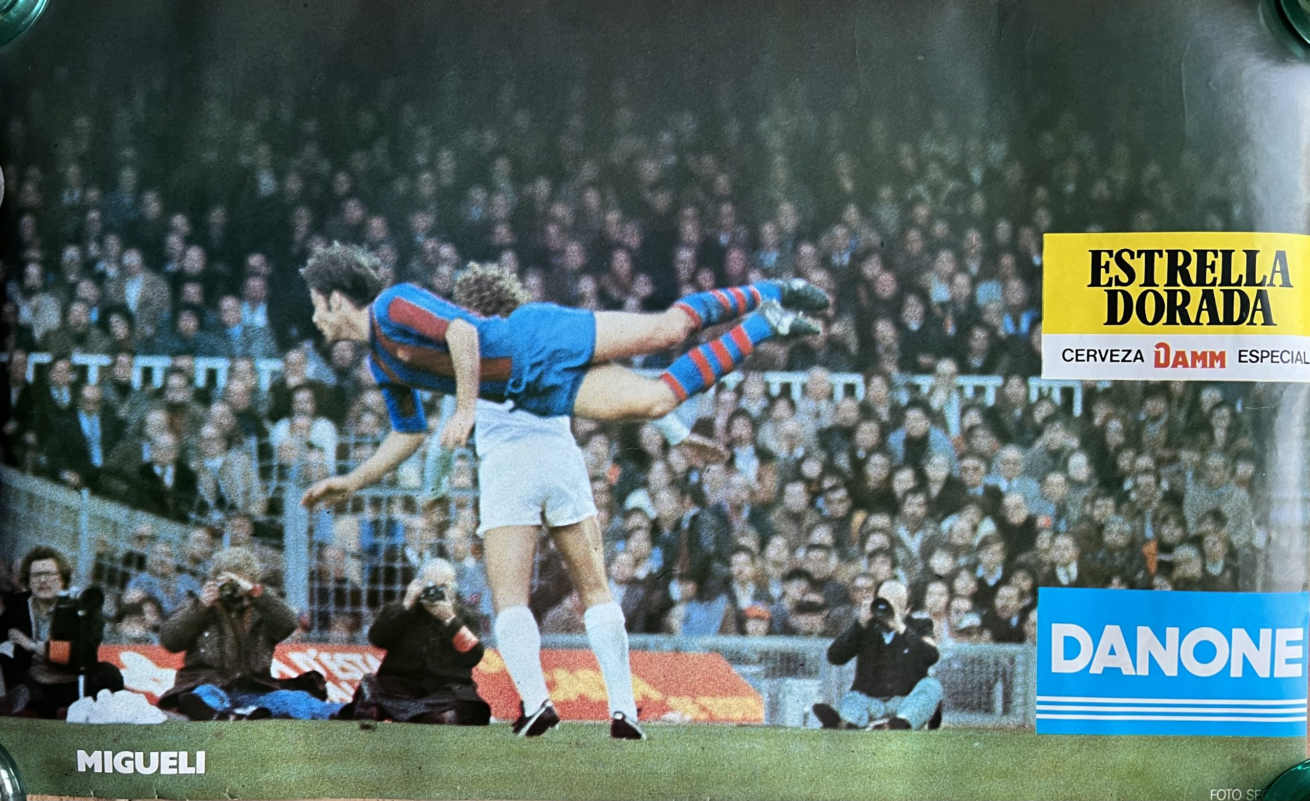 pòster oficial FC Barcelona Migueli març1979 amb revista Barça al dors Estrella / Danone