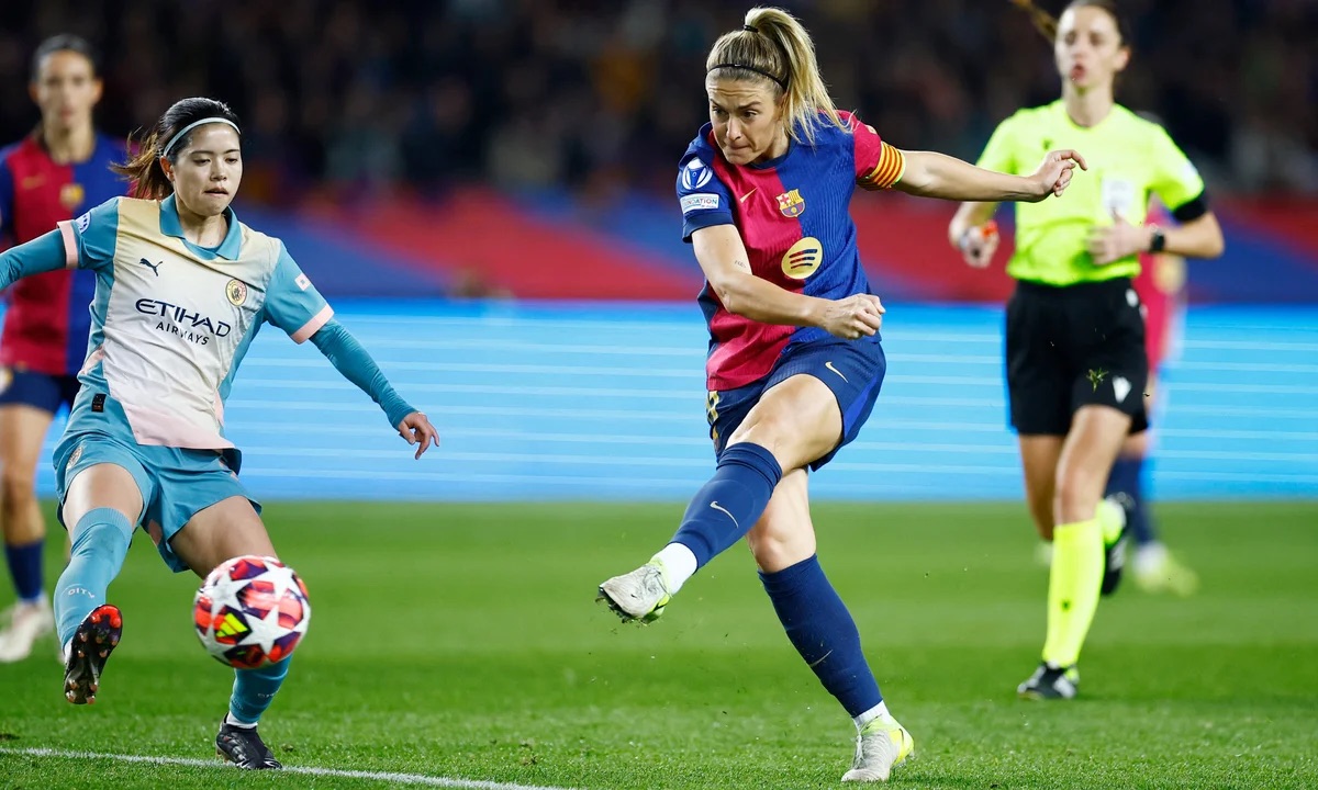 Alexia Putellas en l’acció del tercer gol contra el Manchester City