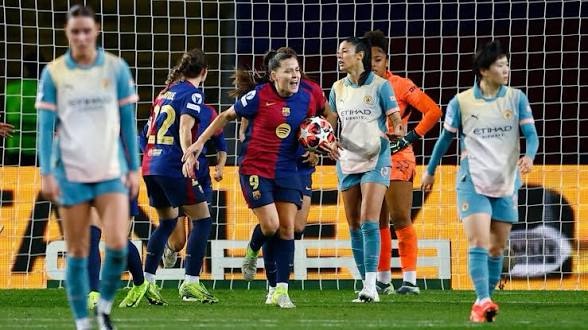 Pilota Adidas UWCL dins l’àrea del Manchester City