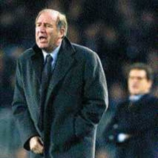 Carles Rexach dirigint des de la banda