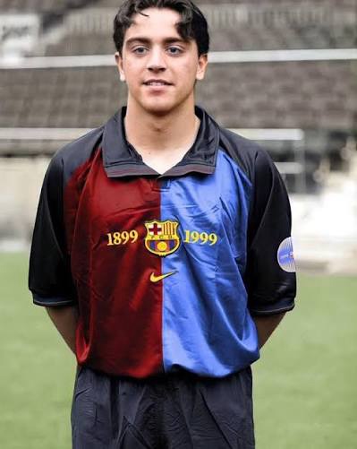 Xavi Hernández amb la samarreta Nike del centenari del FC Barcelona, el 1999