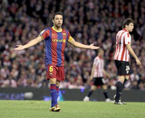 Xavi Hernández celebrant un gol amb el FC Barcelona