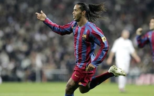 Ronaldinho celebrant amb el FC Barcelona