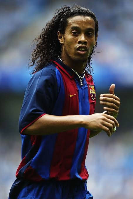 Ronaldinho celebrant un gol amb el Barça
