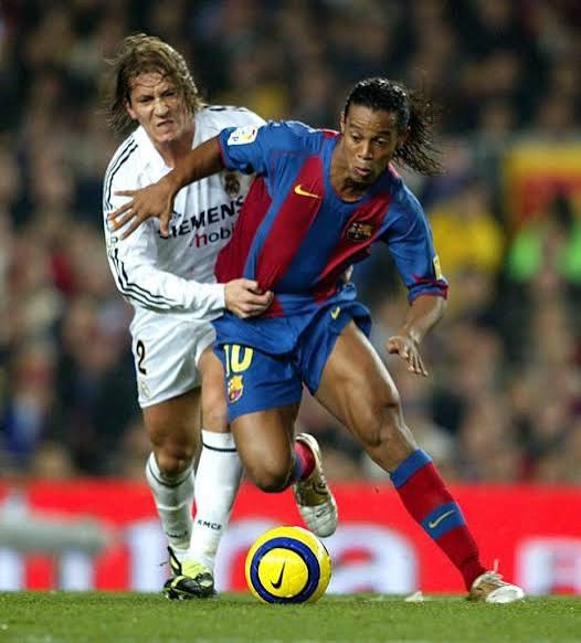 Ronaldinho en acció amb la samarreta del FC Barcelona