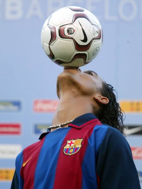 Ronaldinho en una fotografia de la seva etapa barcelonista